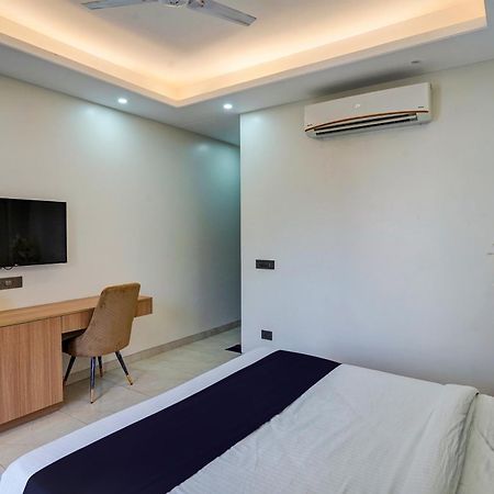 Hotel O Parkinn Gurgaon Buitenkant foto